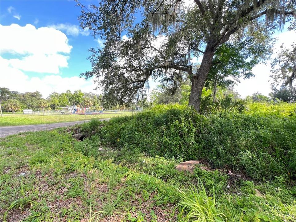 合同活跃: $30,000 (0.63 acres)