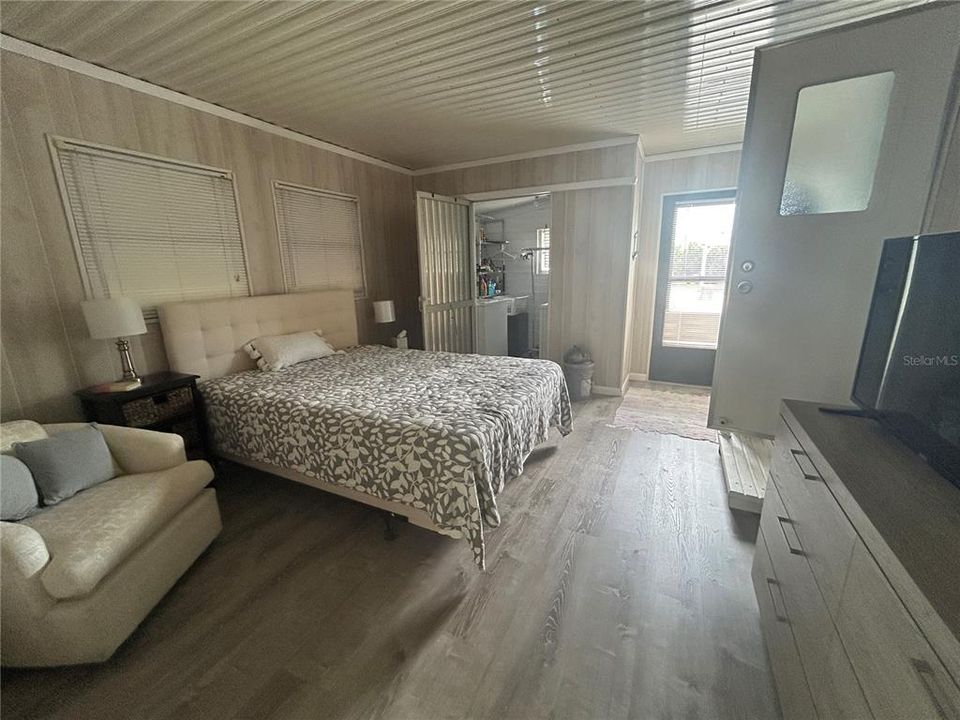 待售: $109,000 (2 贝兹, 1 浴室, 875 平方英尺)