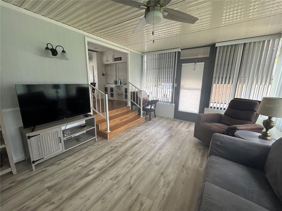 待售: $109,000 (2 贝兹, 1 浴室, 875 平方英尺)