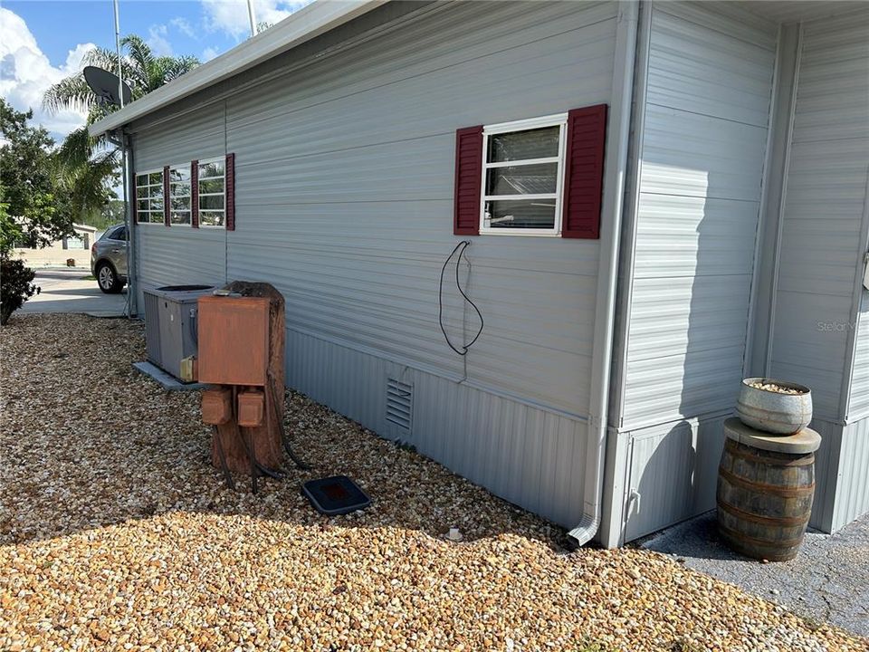 待售: $109,000 (2 贝兹, 1 浴室, 875 平方英尺)