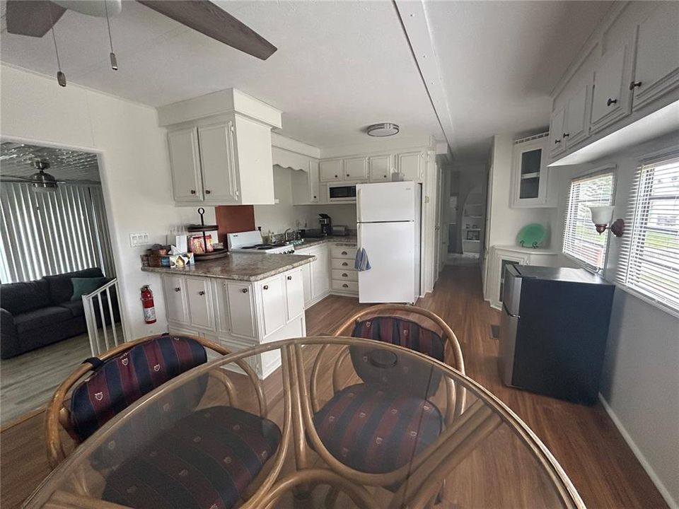 待售: $109,000 (2 贝兹, 1 浴室, 875 平方英尺)