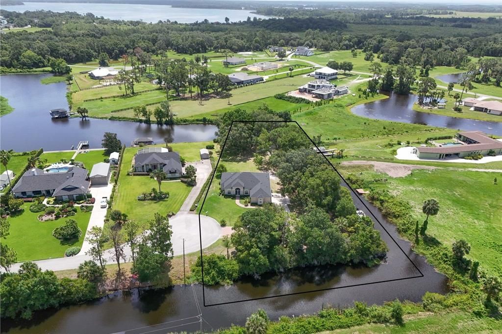 Недавно продано: $837,500 (4 спален, 2 ванн, 2425 Квадратных фут)