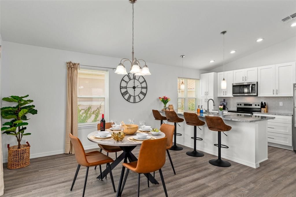 For Sale: $364,900 (2 beds, 1 baths, 1036 Square Feet)