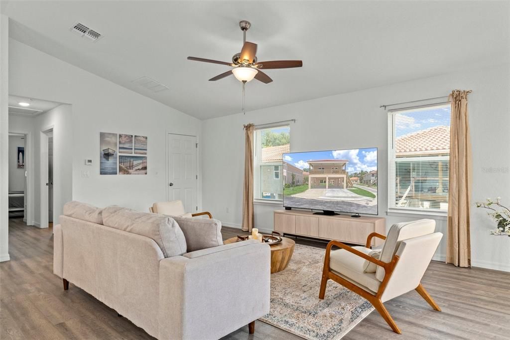 For Sale: $364,900 (2 beds, 1 baths, 1036 Square Feet)