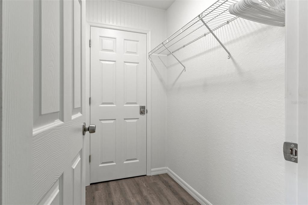 For Sale: $364,900 (2 beds, 1 baths, 1036 Square Feet)