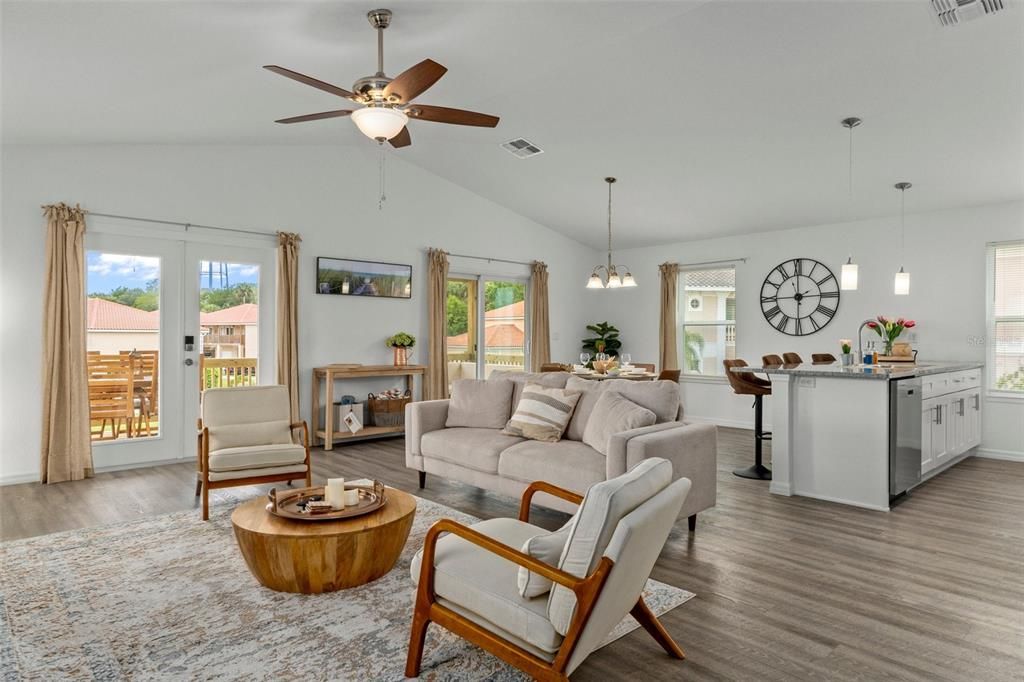 For Sale: $364,900 (2 beds, 1 baths, 1036 Square Feet)