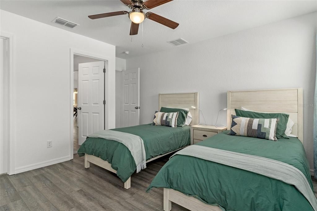 For Sale: $364,900 (2 beds, 1 baths, 1036 Square Feet)