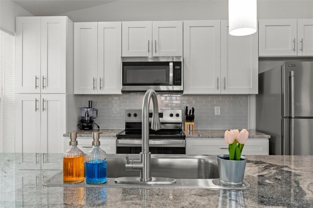 For Sale: $364,900 (2 beds, 1 baths, 1036 Square Feet)