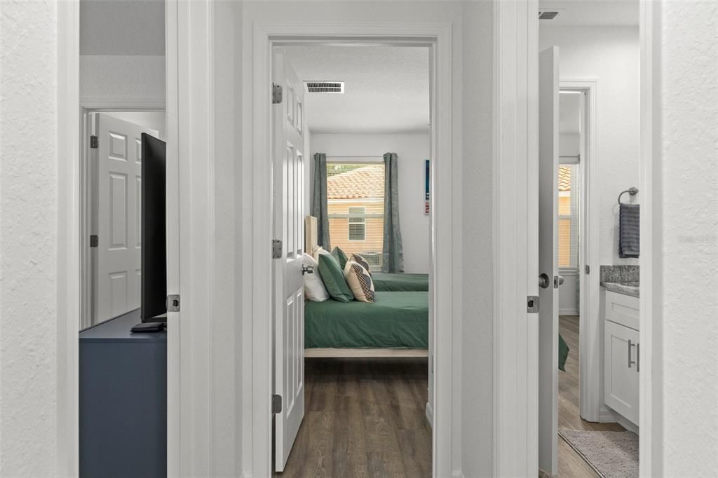 For Sale: $364,900 (2 beds, 1 baths, 1036 Square Feet)