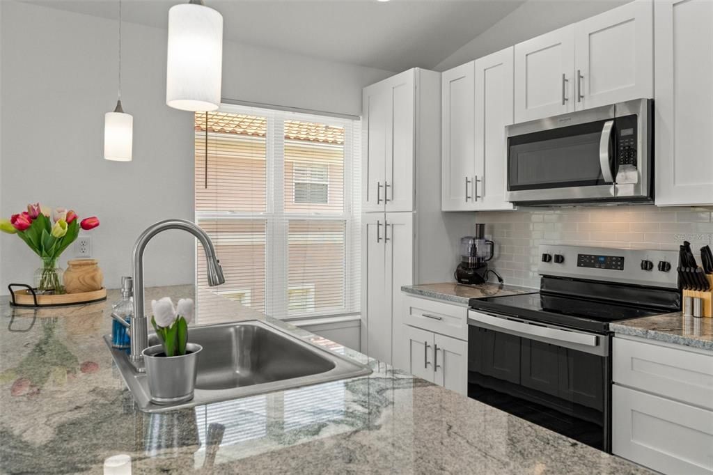For Sale: $364,900 (2 beds, 1 baths, 1036 Square Feet)