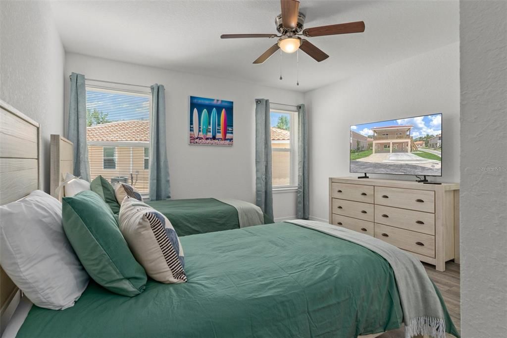 For Sale: $364,900 (2 beds, 1 baths, 1036 Square Feet)