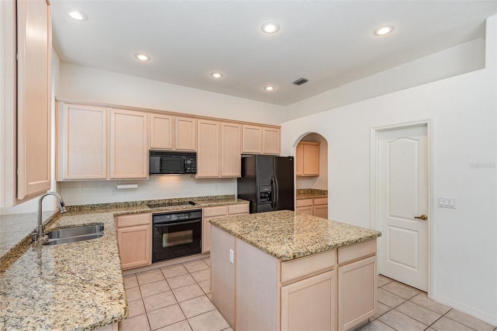 待售: $649,000 (4 贝兹, 3 浴室, 2626 平方英尺)