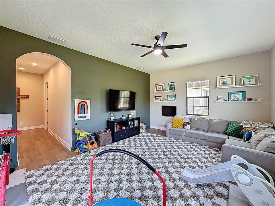 Active With Contract: $999,900 (5 beds, 3 baths, 3343 Square Feet)