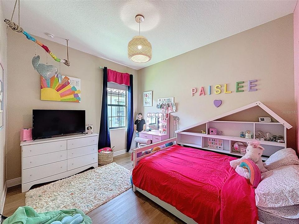 Active With Contract: $999,900 (5 beds, 3 baths, 3343 Square Feet)