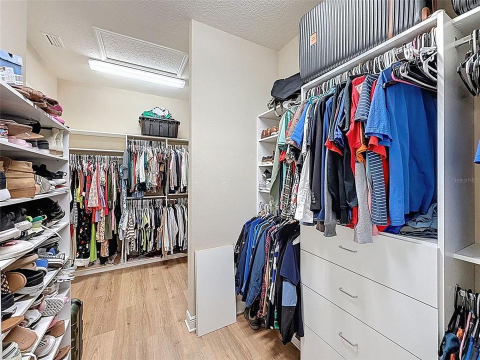 Active With Contract: $999,900 (5 beds, 3 baths, 3343 Square Feet)