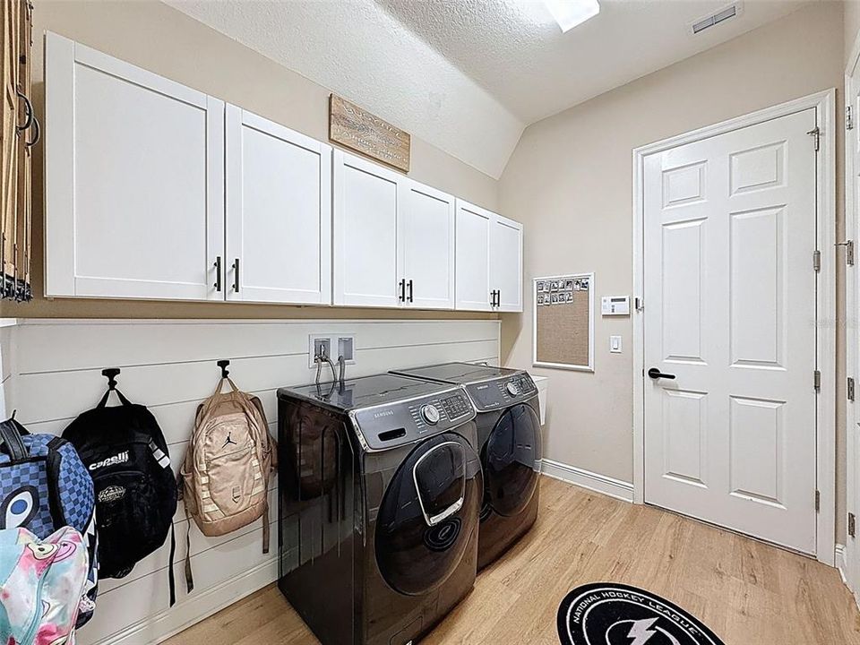 Active With Contract: $999,900 (5 beds, 3 baths, 3343 Square Feet)