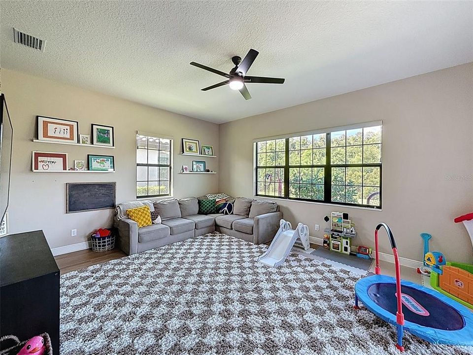 Active With Contract: $999,900 (5 beds, 3 baths, 3343 Square Feet)