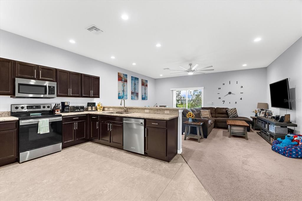 На продажу: $312,000 (3 спален, 2 ванн, 1758 Квадратных фут)