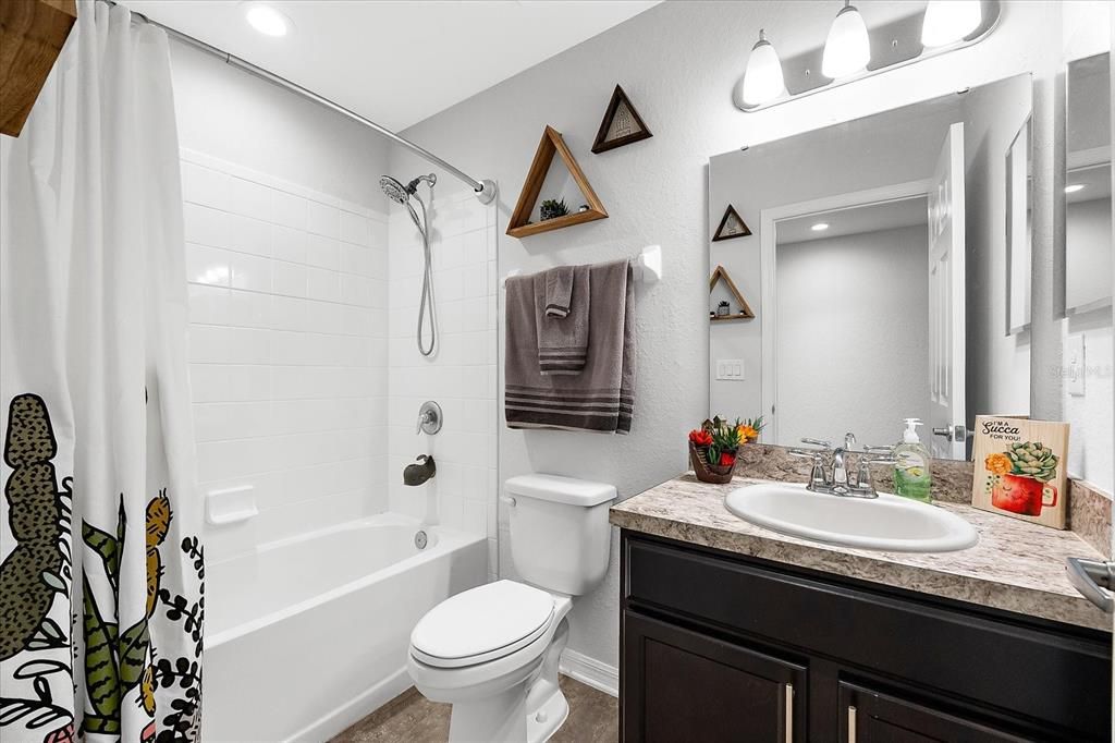 На продажу: $312,000 (3 спален, 2 ванн, 1758 Квадратных фут)