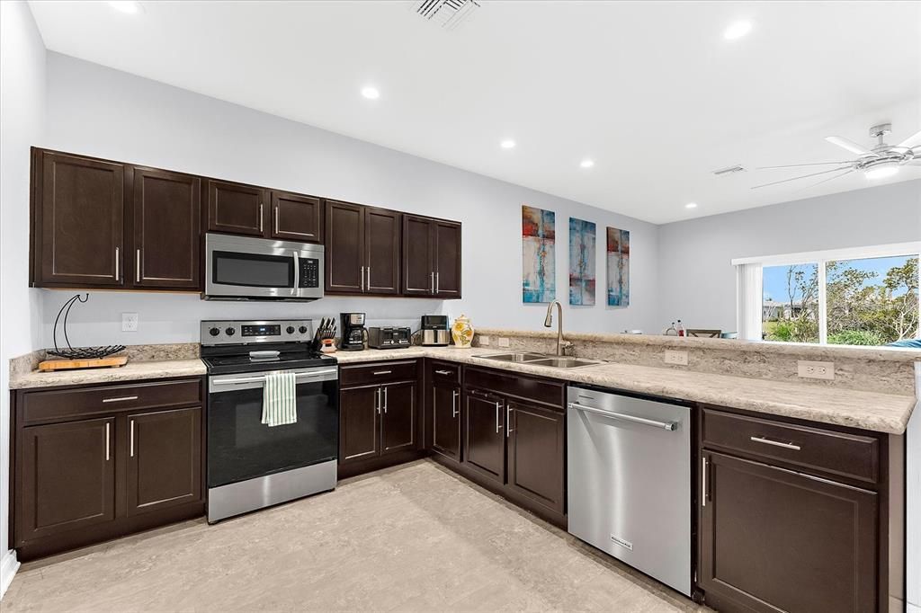 На продажу: $312,000 (3 спален, 2 ванн, 1758 Квадратных фут)