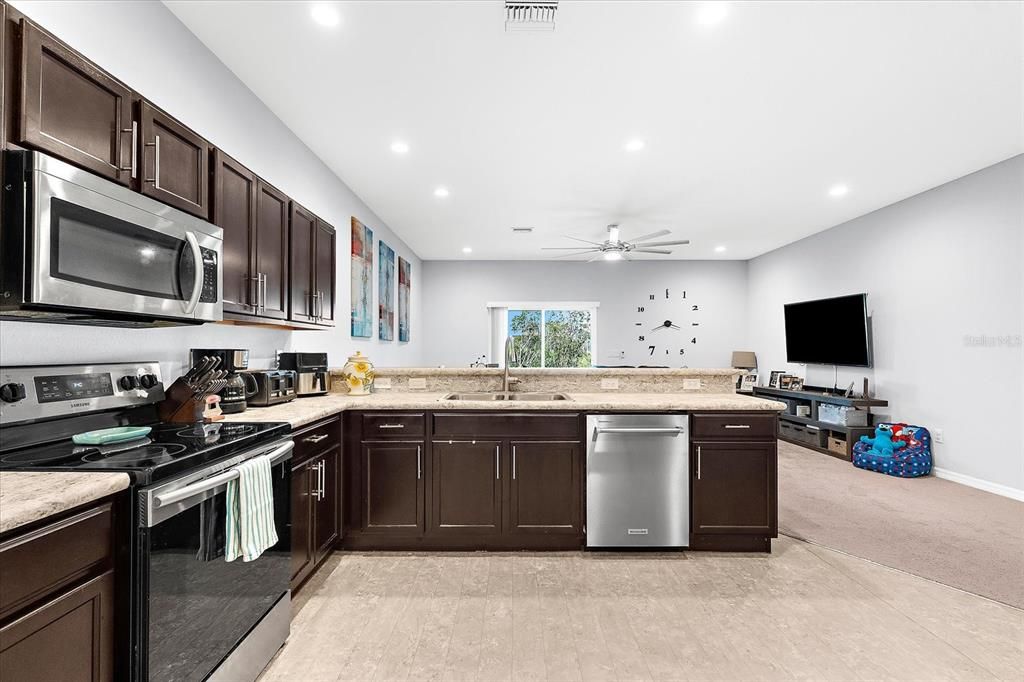 На продажу: $312,000 (3 спален, 2 ванн, 1758 Квадратных фут)