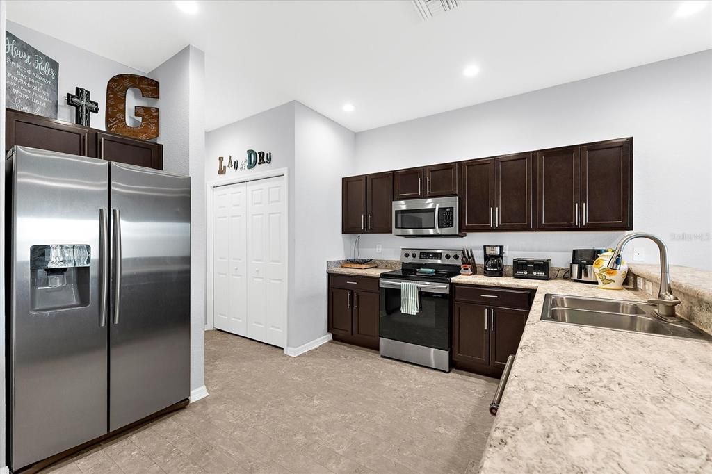 На продажу: $312,000 (3 спален, 2 ванн, 1758 Квадратных фут)