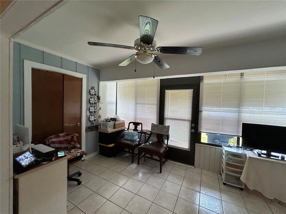For Sale: $195,000 (2 beds, 2 baths, 1049 Square Feet)