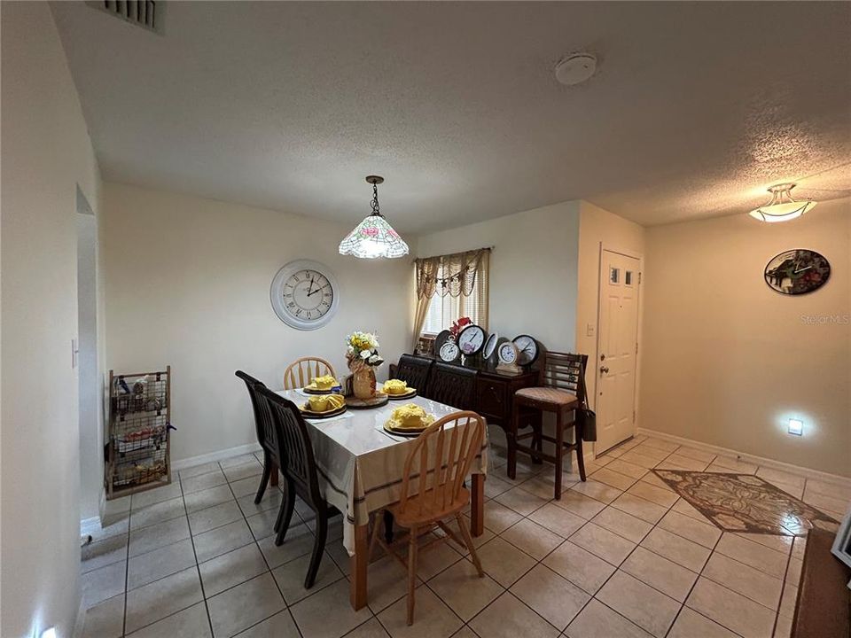 For Sale: $195,000 (2 beds, 2 baths, 1049 Square Feet)