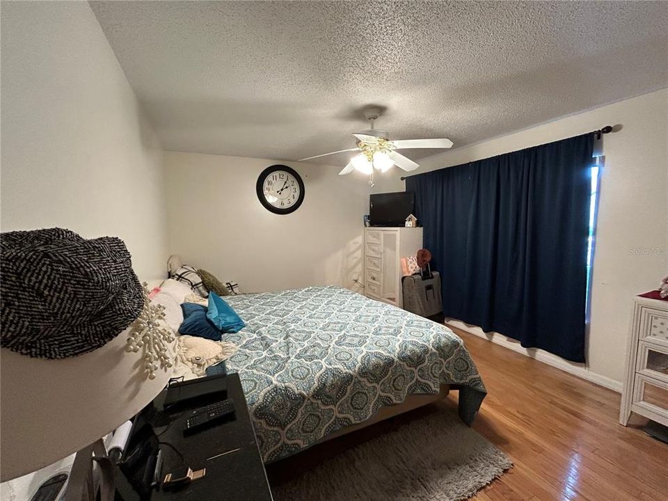 For Sale: $195,000 (2 beds, 2 baths, 1049 Square Feet)