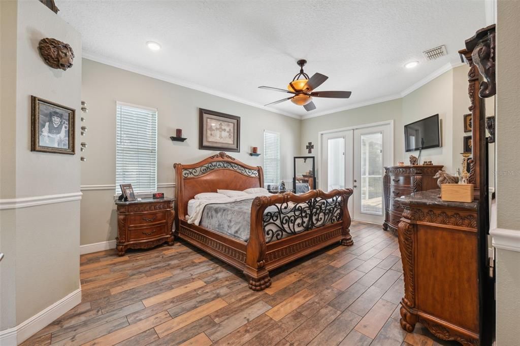 Active With Contract: $525,000 (4 beds, 2 baths, 2949 Square Feet)