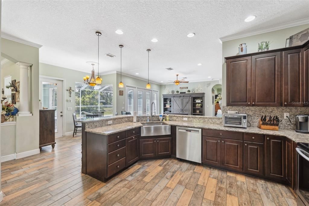 Active With Contract: $525,000 (4 beds, 2 baths, 2949 Square Feet)