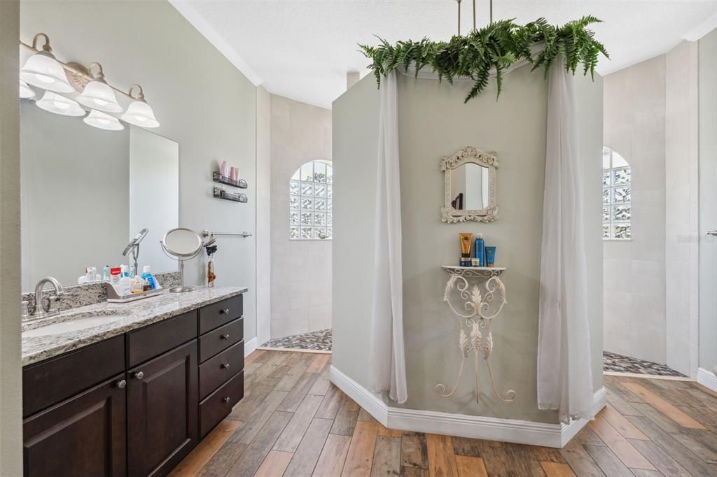 Active With Contract: $525,000 (4 beds, 2 baths, 2949 Square Feet)