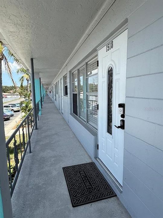 For Sale: $128,000 (2 beds, 1 baths, 835 Square Feet)