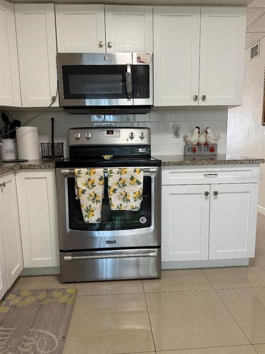 For Sale: $128,000 (2 beds, 1 baths, 835 Square Feet)