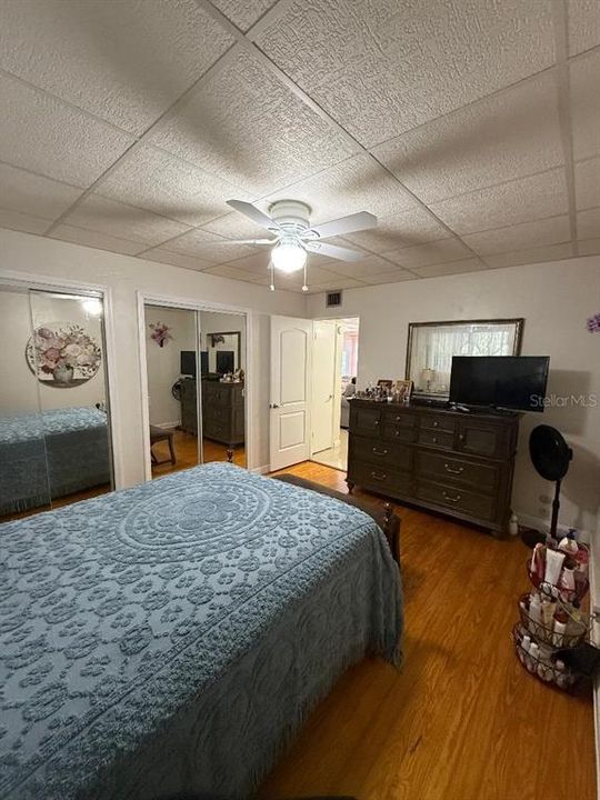 For Sale: $128,000 (2 beds, 1 baths, 835 Square Feet)