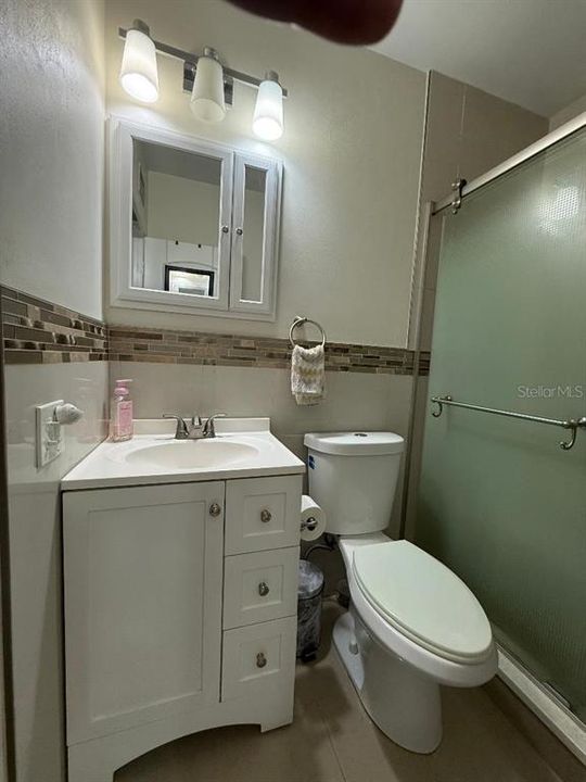 For Sale: $128,000 (2 beds, 1 baths, 835 Square Feet)