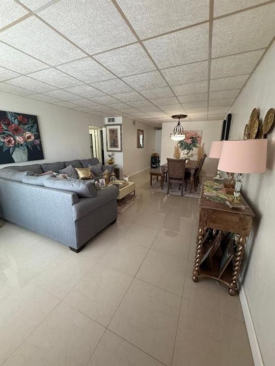 For Sale: $128,000 (2 beds, 1 baths, 835 Square Feet)