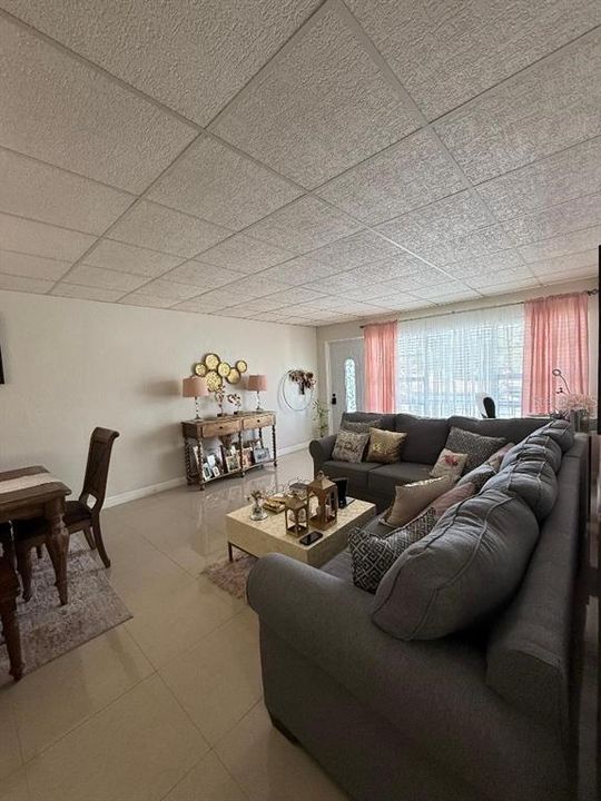 For Sale: $128,000 (2 beds, 1 baths, 835 Square Feet)