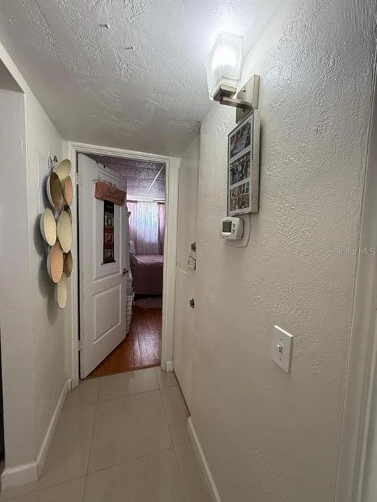 For Sale: $128,000 (2 beds, 1 baths, 835 Square Feet)