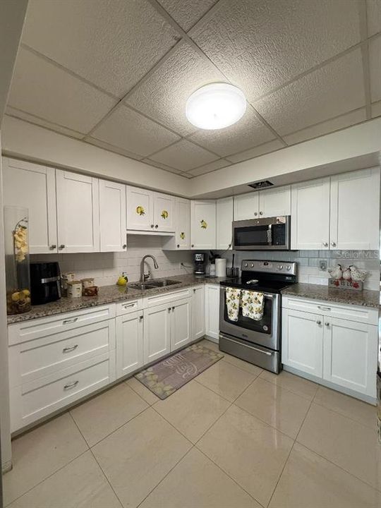 For Sale: $128,000 (2 beds, 1 baths, 835 Square Feet)