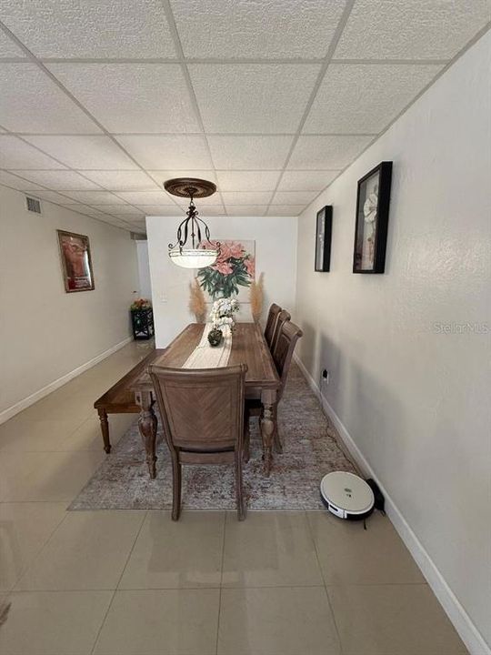 For Sale: $128,000 (2 beds, 1 baths, 835 Square Feet)