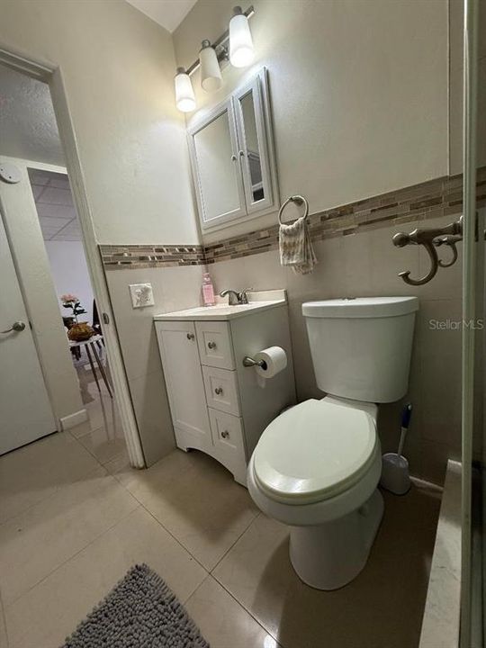 For Sale: $128,000 (2 beds, 1 baths, 835 Square Feet)