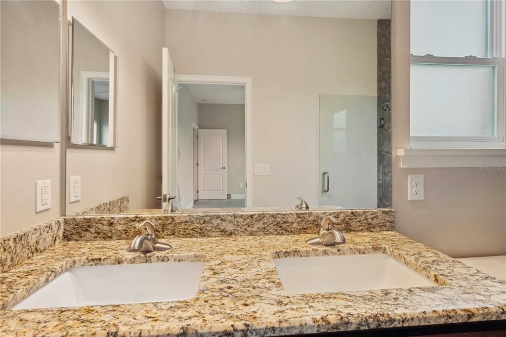 На продажу: $305,000 (3 спален, 2 ванн, 1299 Квадратных фут)