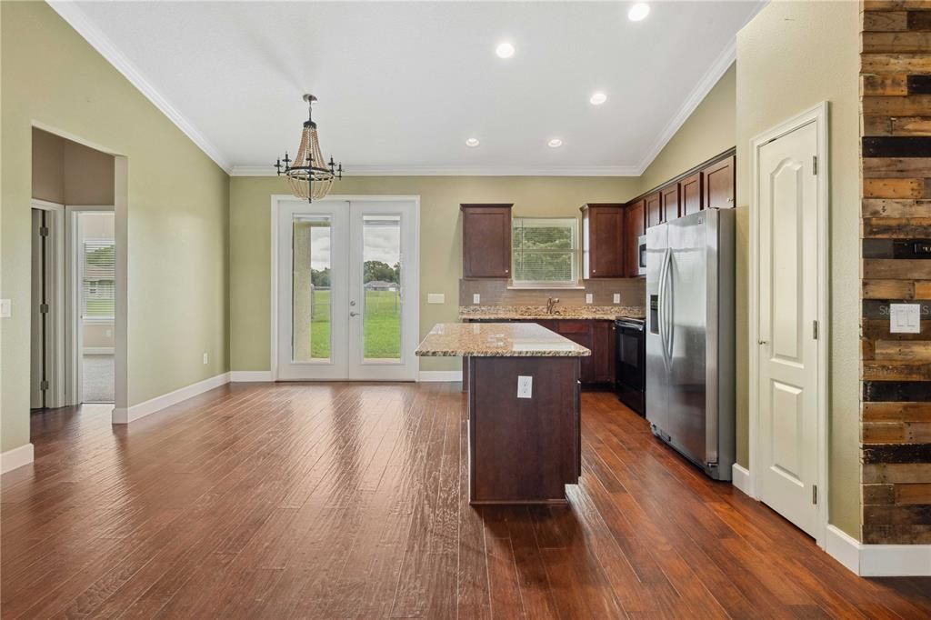 На продажу: $305,000 (3 спален, 2 ванн, 1299 Квадратных фут)