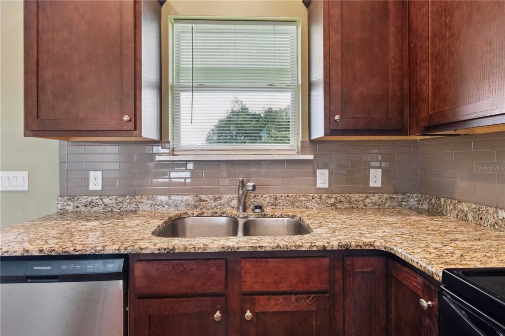 На продажу: $305,000 (3 спален, 2 ванн, 1299 Квадратных фут)