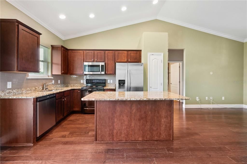 На продажу: $305,000 (3 спален, 2 ванн, 1299 Квадратных фут)