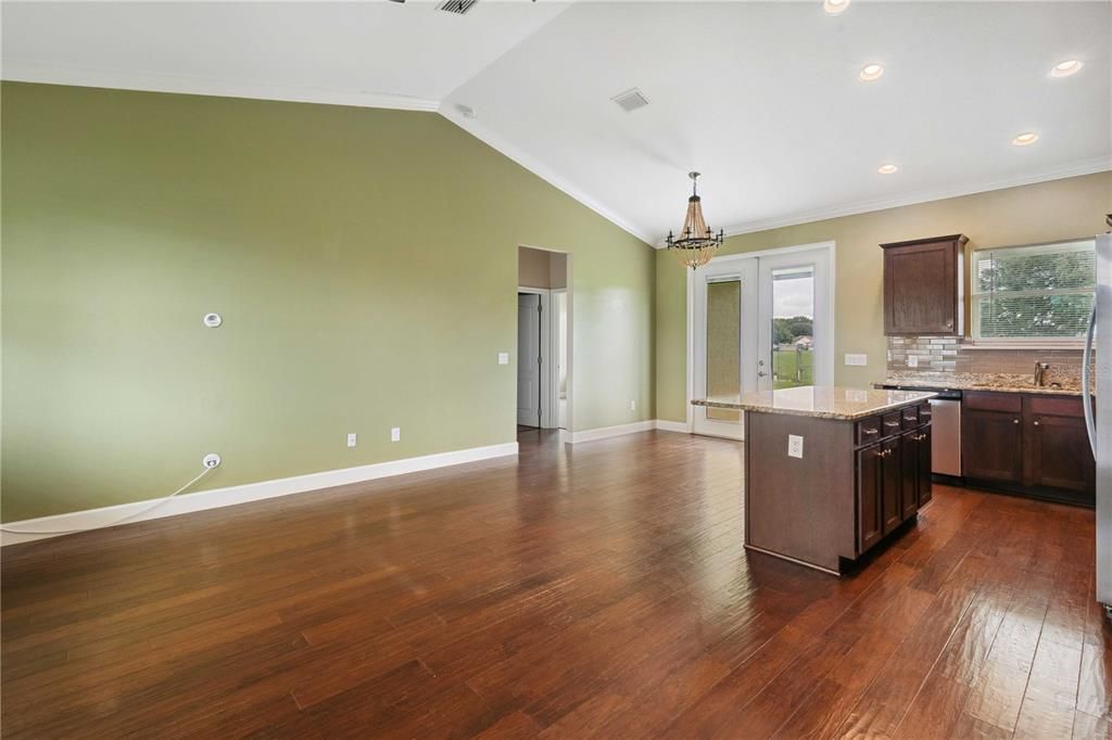 На продажу: $305,000 (3 спален, 2 ванн, 1299 Квадратных фут)