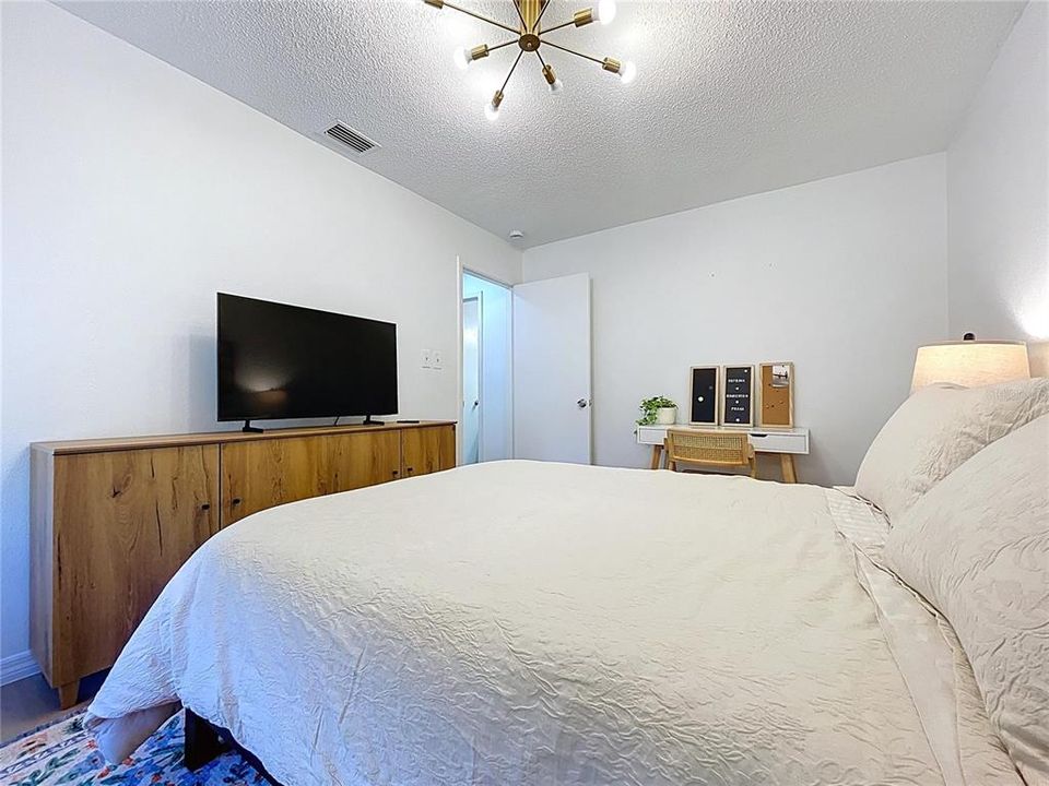 Под контрактом: $2,950 (3 спален, 2 ванн, 2299 Квадратных фут)