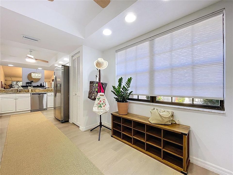 Под контрактом: $2,950 (3 спален, 2 ванн, 2299 Квадратных фут)