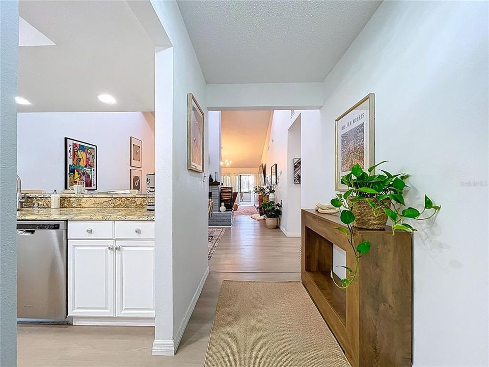 Под контрактом: $2,950 (3 спален, 2 ванн, 2299 Квадратных фут)